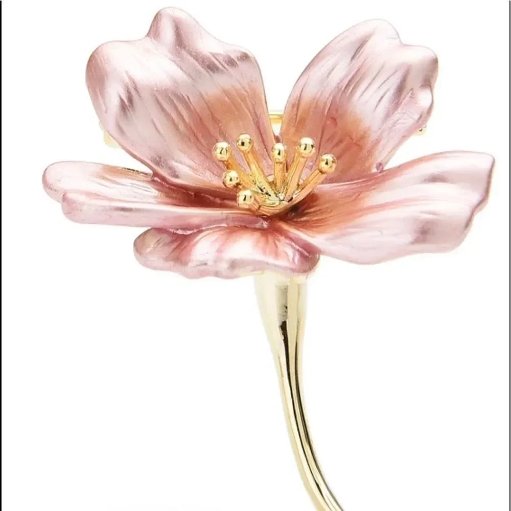‎ENAMEL FLOWER BROOCH IN BLUE